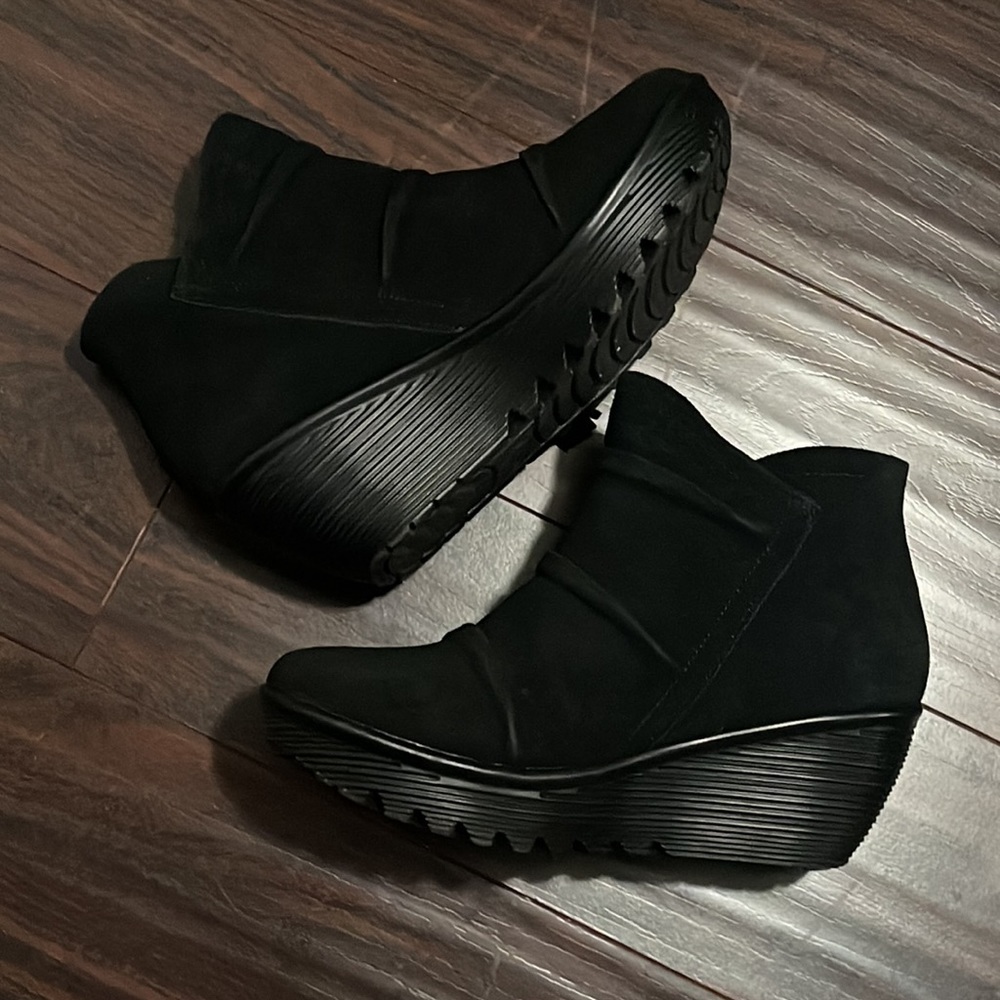 SKETCHERS Wedge Booties